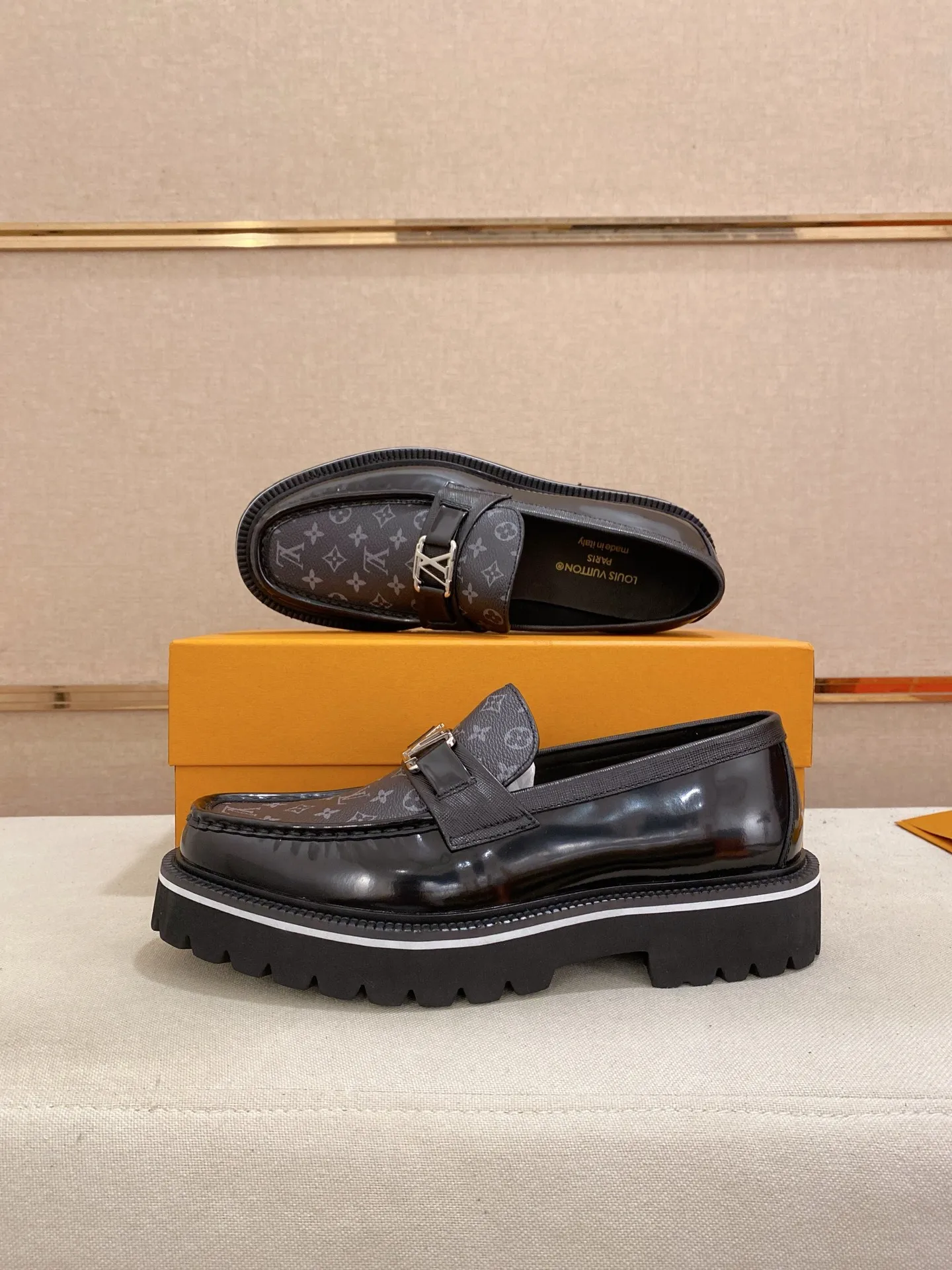Men's shoes💰 580💰🌲 LV's top 🔍🔍 new men's leather shoes 🚹 are on sale at the same time at counters ⚠The uppers are imported cowhide from Italy, the entire imported cowhide lining, imported accessories 💪💪, completely 1⃣️ to 1⃣️ replica 🇮🇹💪 💪, ⚠Sole: The original sole is specially provided by the original factory, the exclusive movable molded sole is super comfortable, ⚠The original factory follows the order, 🔍🔍high quality, you can enter and exit the counter at will, welcome to compare⚠Size: 38-45